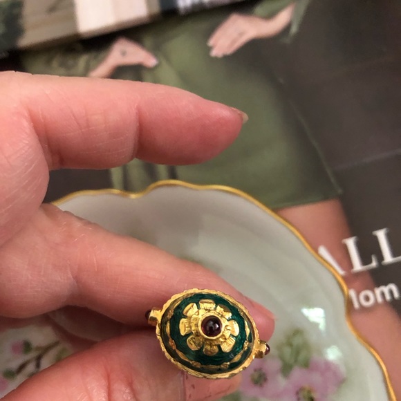 Faberge Half egg with rabbit sitting in it. Gold plated silver, green with 3 sto - Picture 4 of 6